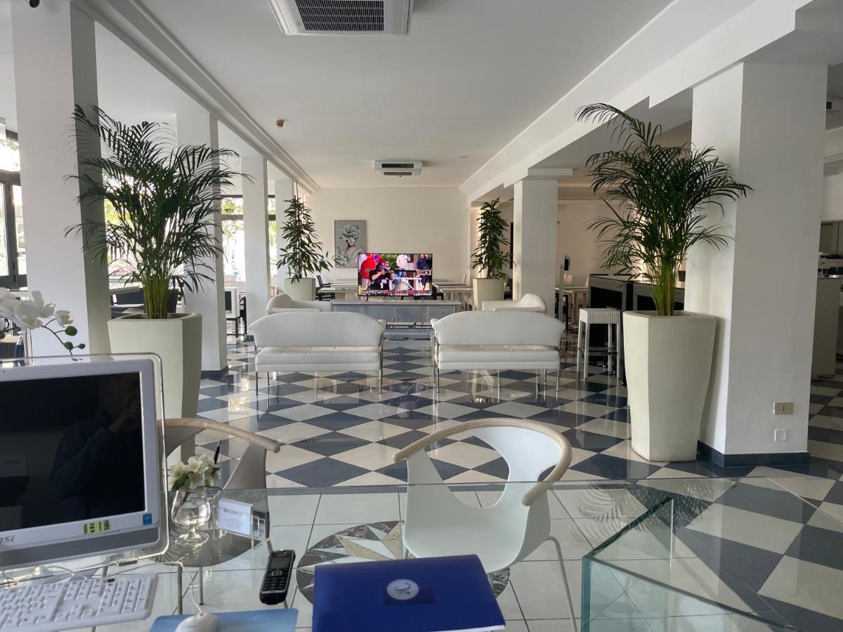 Hotel Athena Lignano Sabbiadoro Exteriör bild