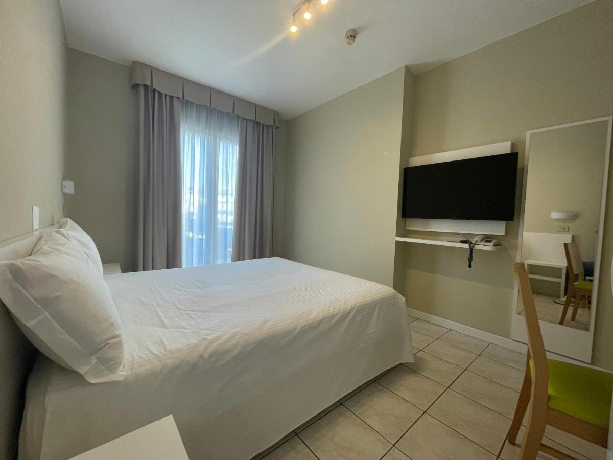Hotel Athena Lignano Sabbiadoro Rum bild