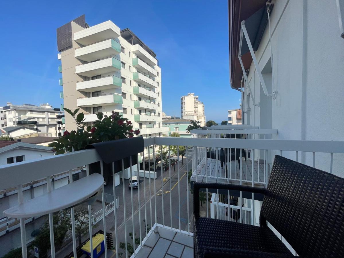 Hotel Athena Lignano Sabbiadoro Exteriör bild