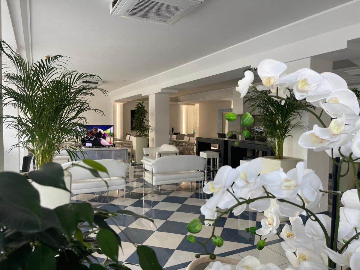 Hotel Athena Lignano Sabbiadoro Exteriör bild