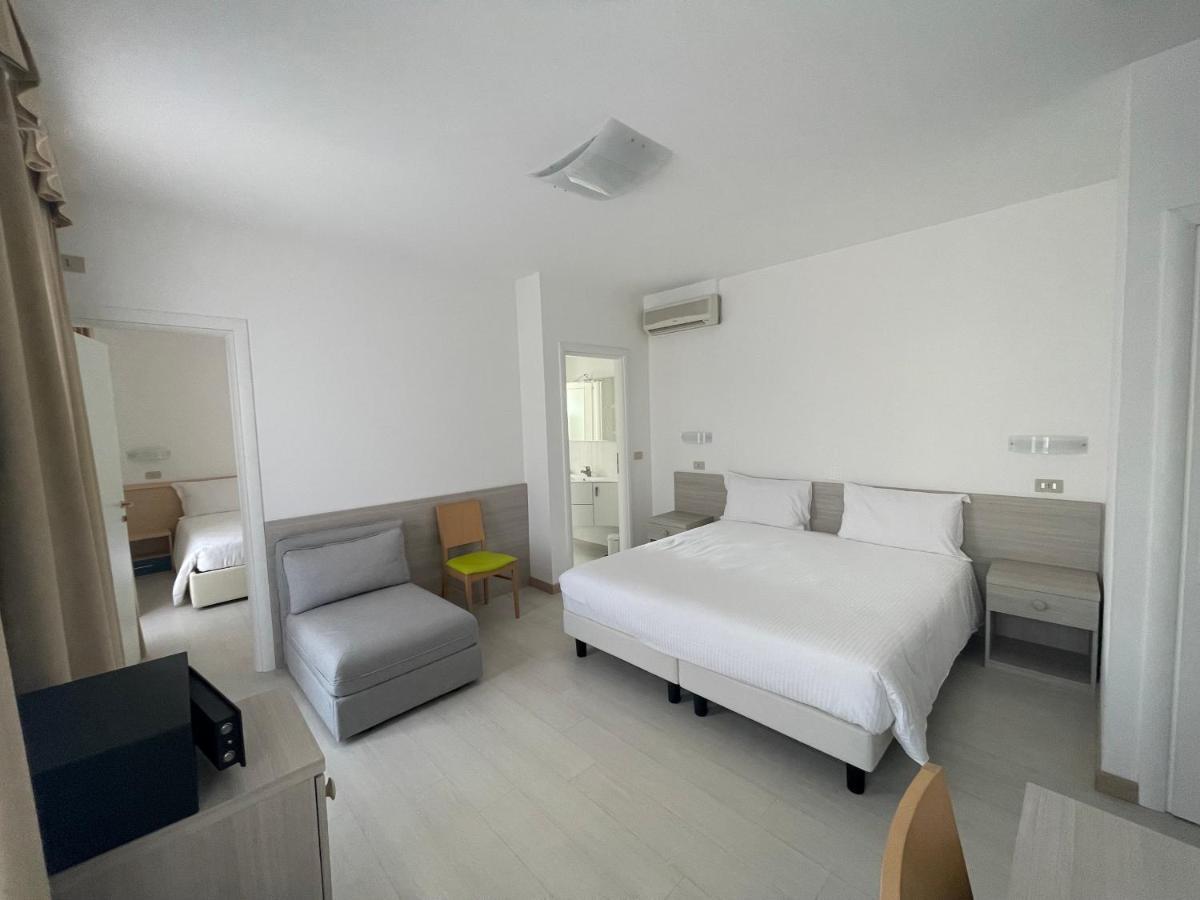 Hotel Athena Lignano Sabbiadoro Exteriör bild