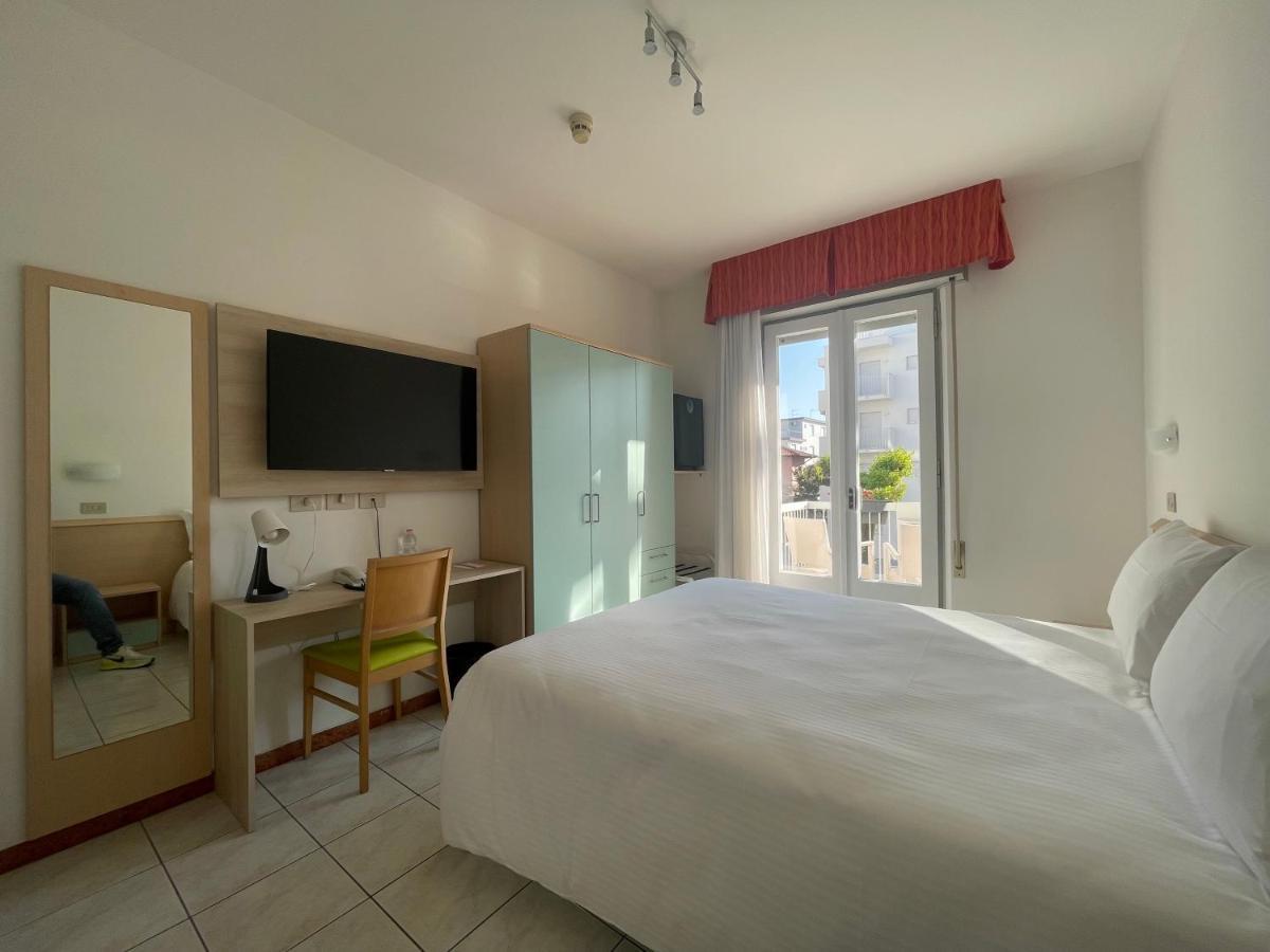 Hotel Athena Lignano Sabbiadoro Exteriör bild