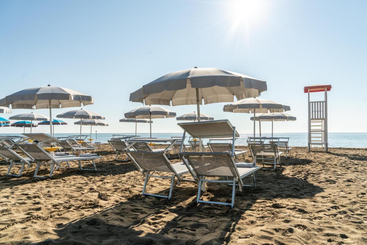 Hotel Athena Lignano Sabbiadoro Exteriör bild
