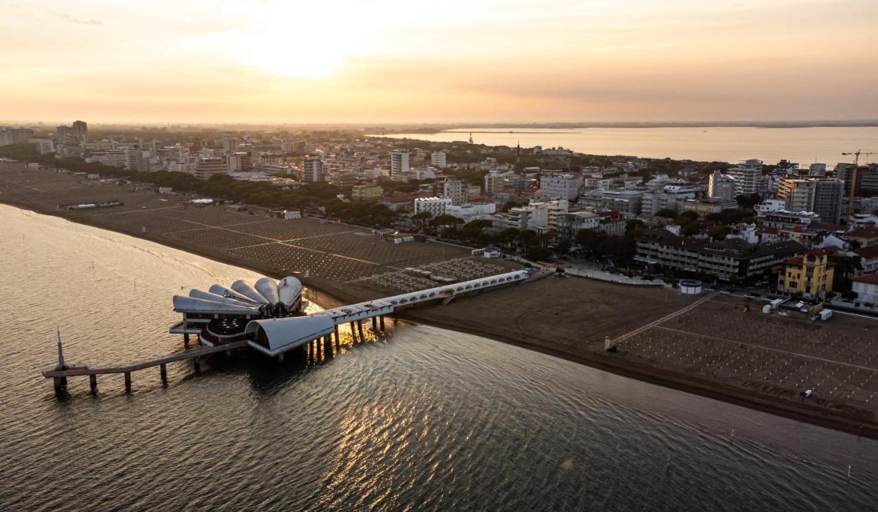 Hotel Athena Lignano Sabbiadoro Exteriör bild